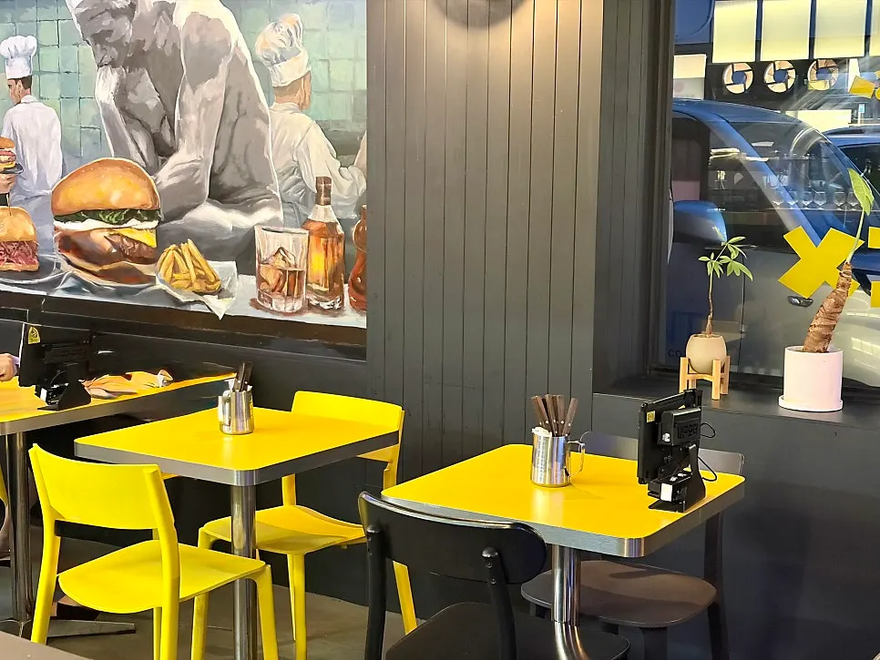 Seating inside Daily Fix Seocho Gyodae Branch