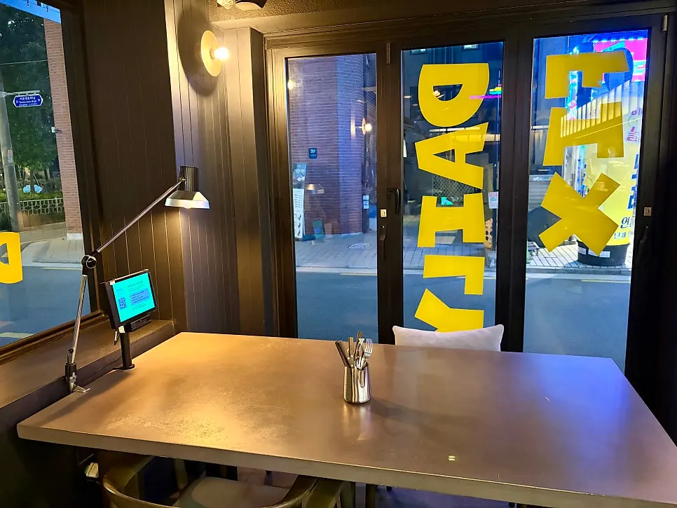 Interior space at Daily Fix Seocho Gyodae Branch