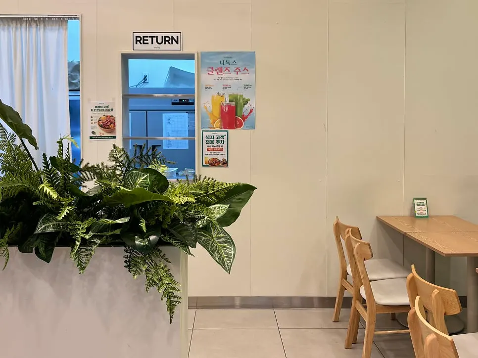Comfortable interior at Salering Gyodae Direct Store