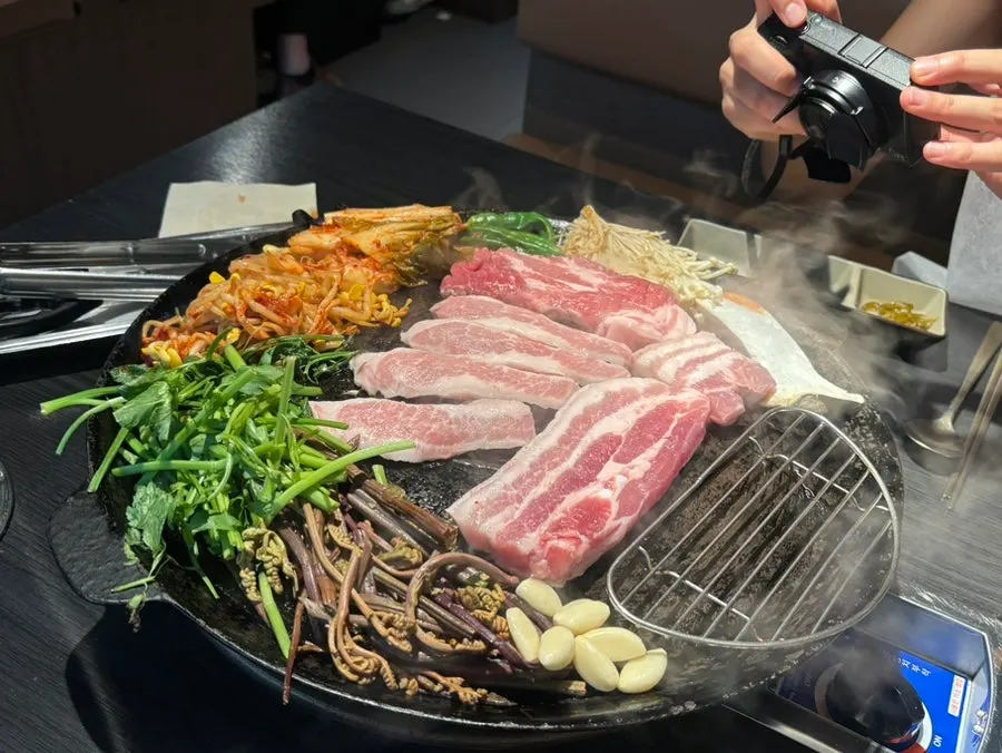 Wine and a meat meal
