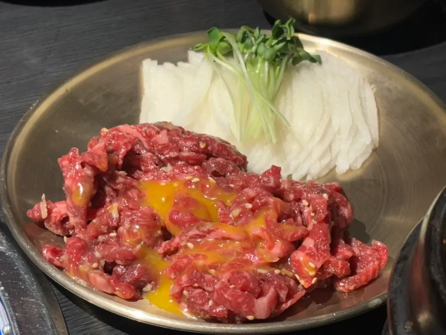Yukhoe with Korean pear and egg