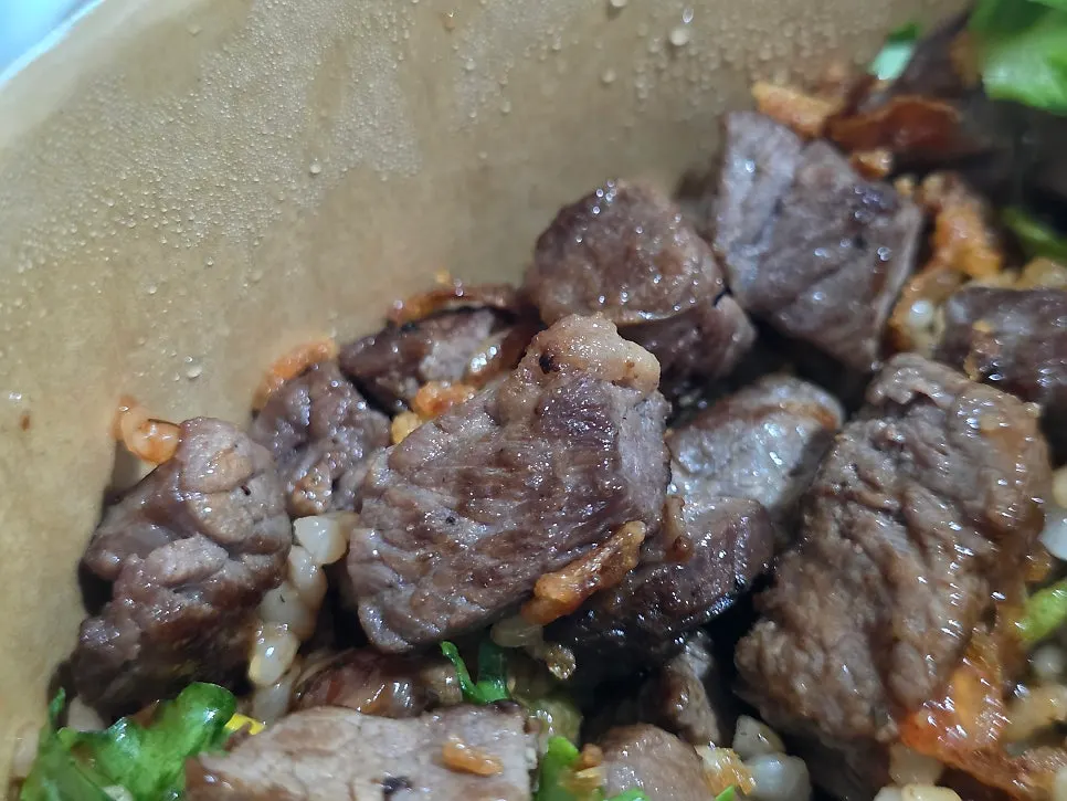 Protein menu eaten with vegetables
