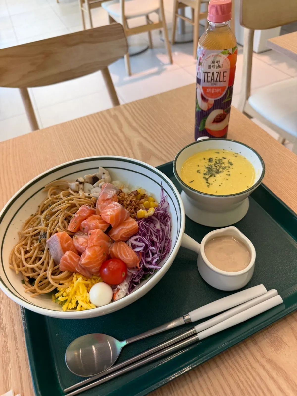 The solo poke soup set spread at Salering