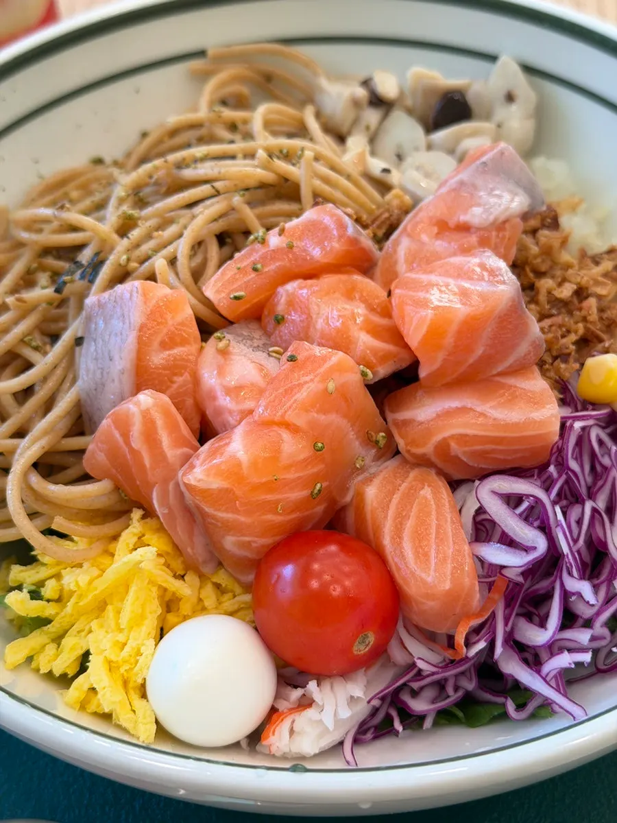 Poke set served together with butter corn soup