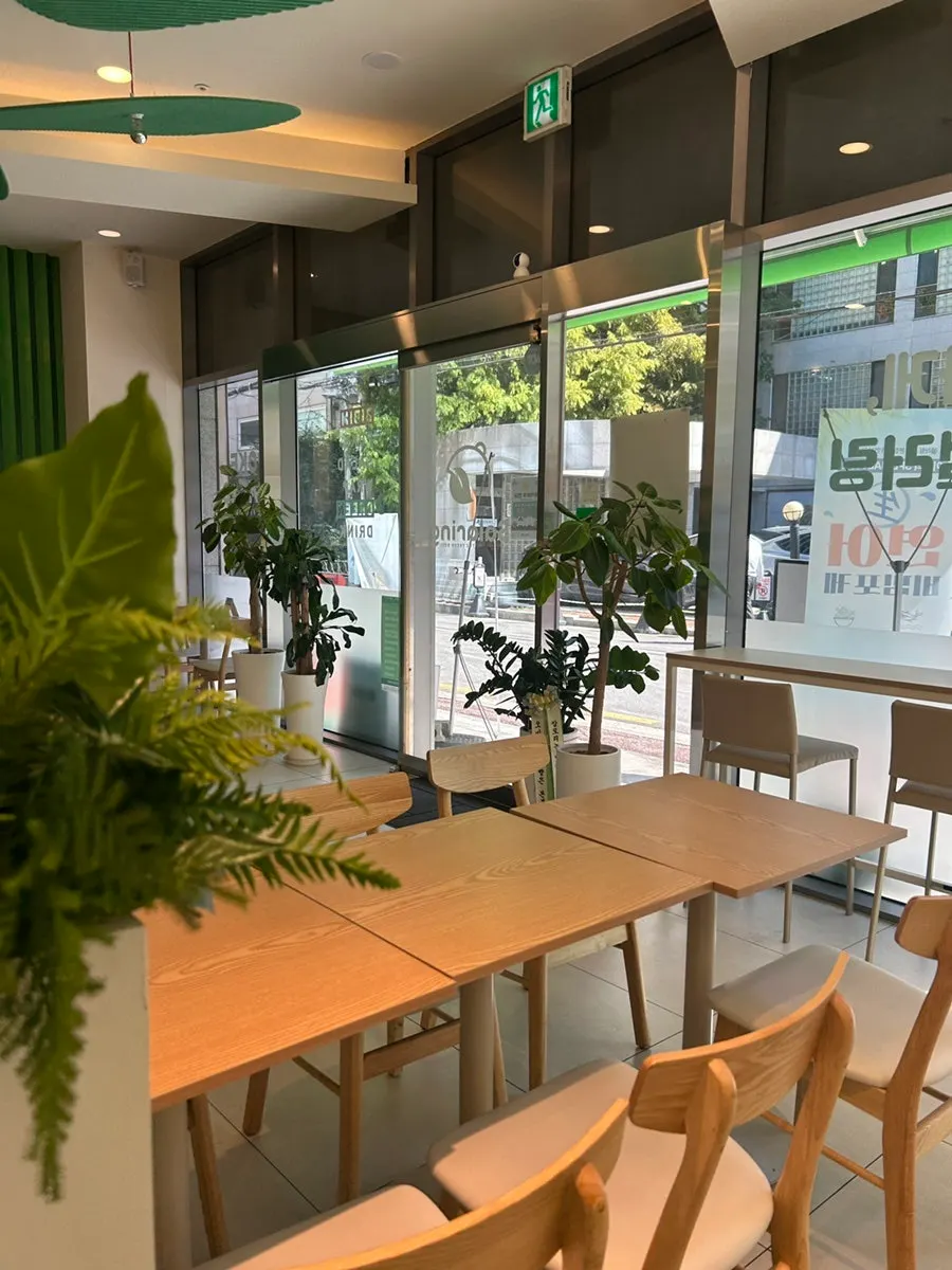 A good solo-dining table at Salering Gyodae