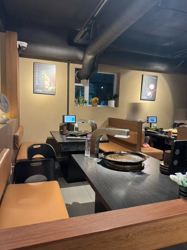 Interior of Sodangkkae O-gyeopjip Gyodae Main Branch on the 2nd floor