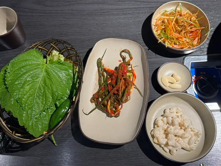 Basic side dishes including lettuce wraps and green onion kimchi