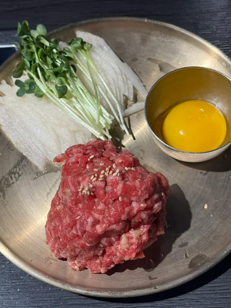 A generous plate of Korean beef yukhoe