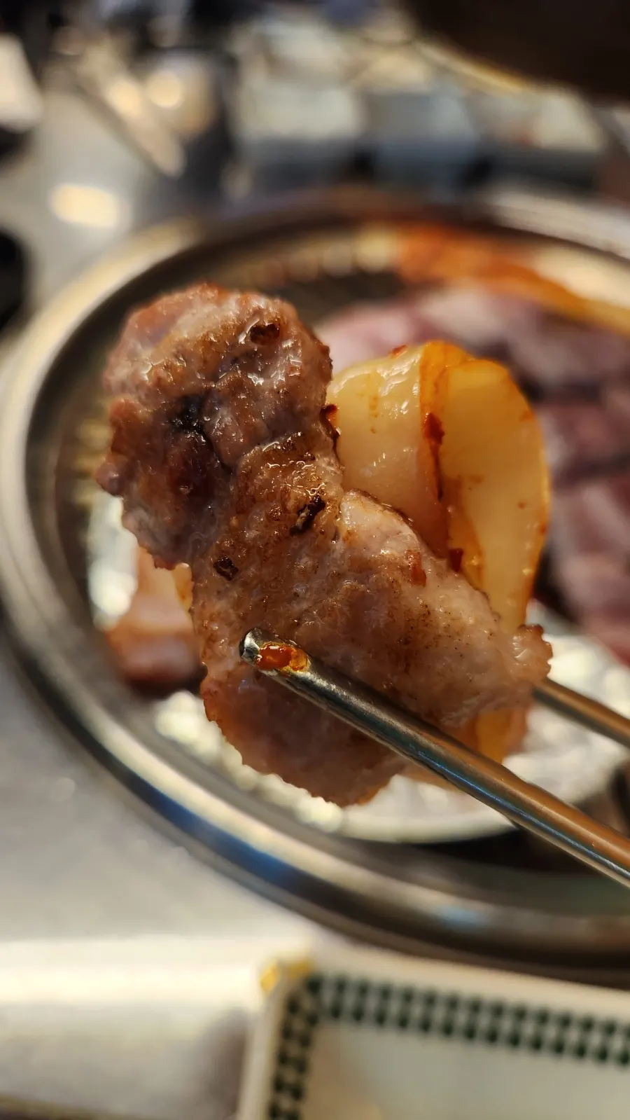 Golden-grilled charcoal salt pork belly