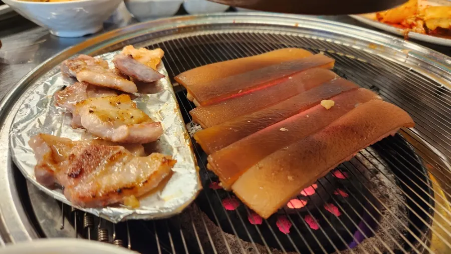 A plate of soy-marinated beehive-cut pork skin