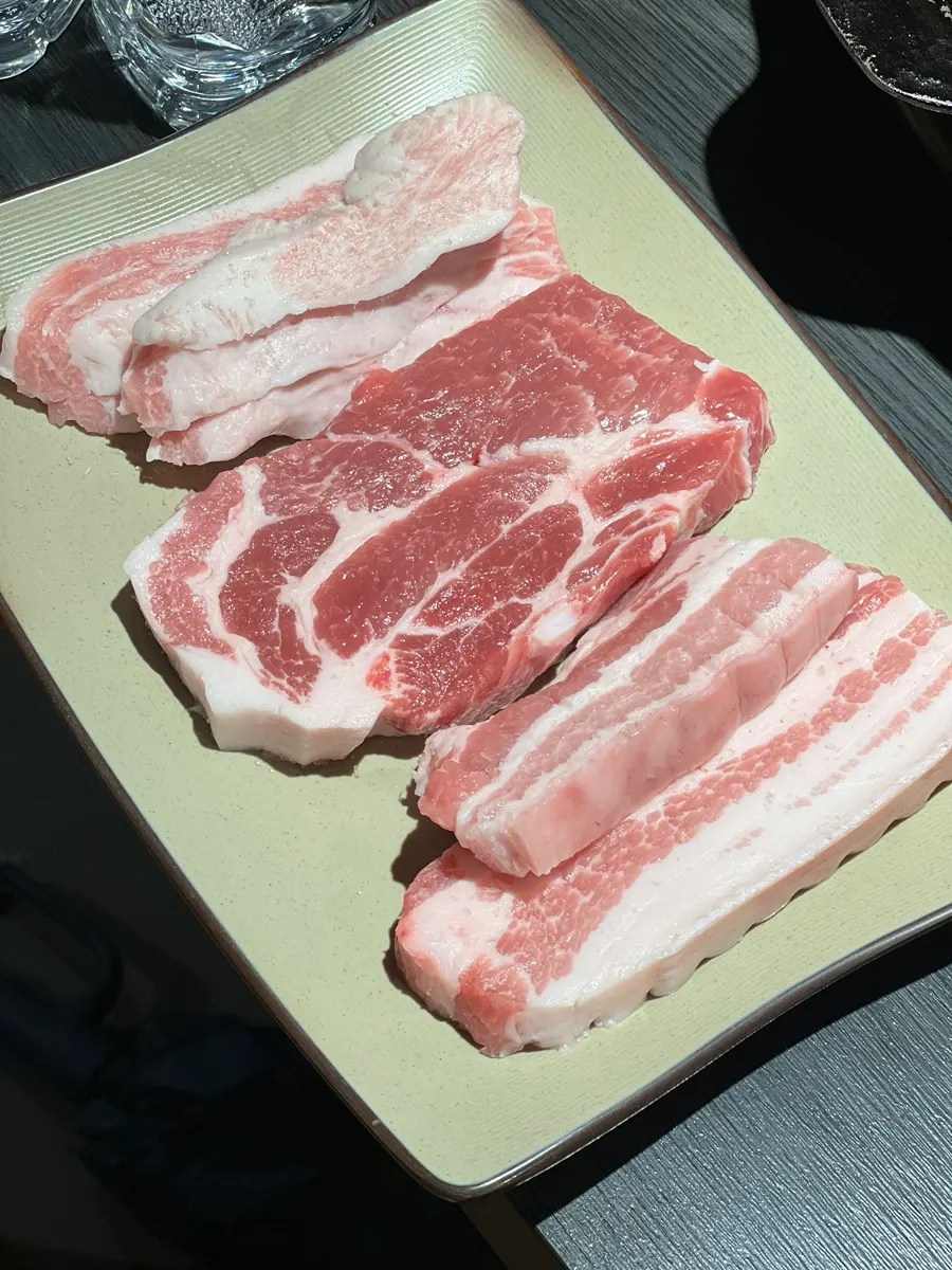 Table spread of cauldron-lid grilled meat at Sodangkkae O-gyeopjip Gyodae Main Branch