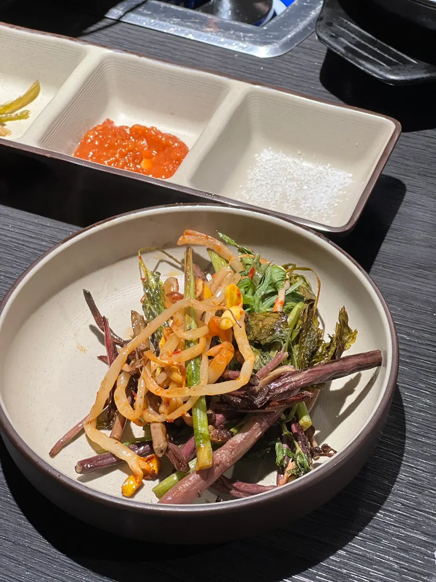 Domestic Korean vegetables grilled in pork fat