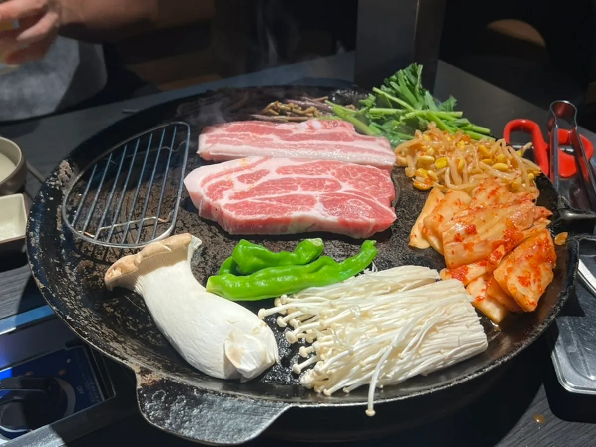 Cauldron-lid pork belly table spread at Sodangkkae O-gyeopjip Gyodae Main Branch near Gyodae Station