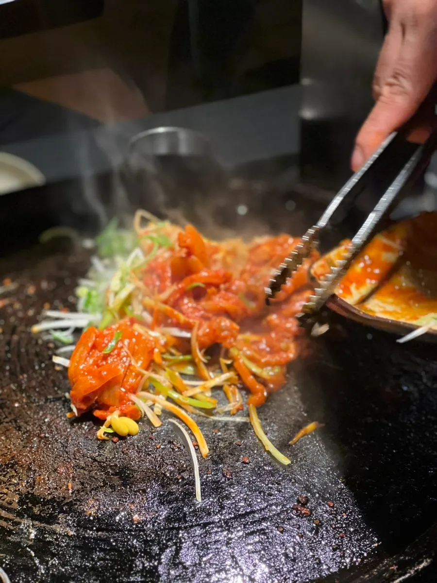 Fried rice piled high with kimjaban seaweed flakes
