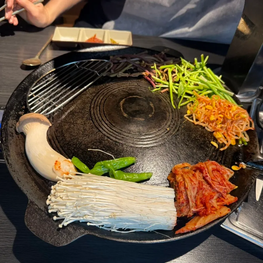 미나리와 버섯이 올라간 야채 세트