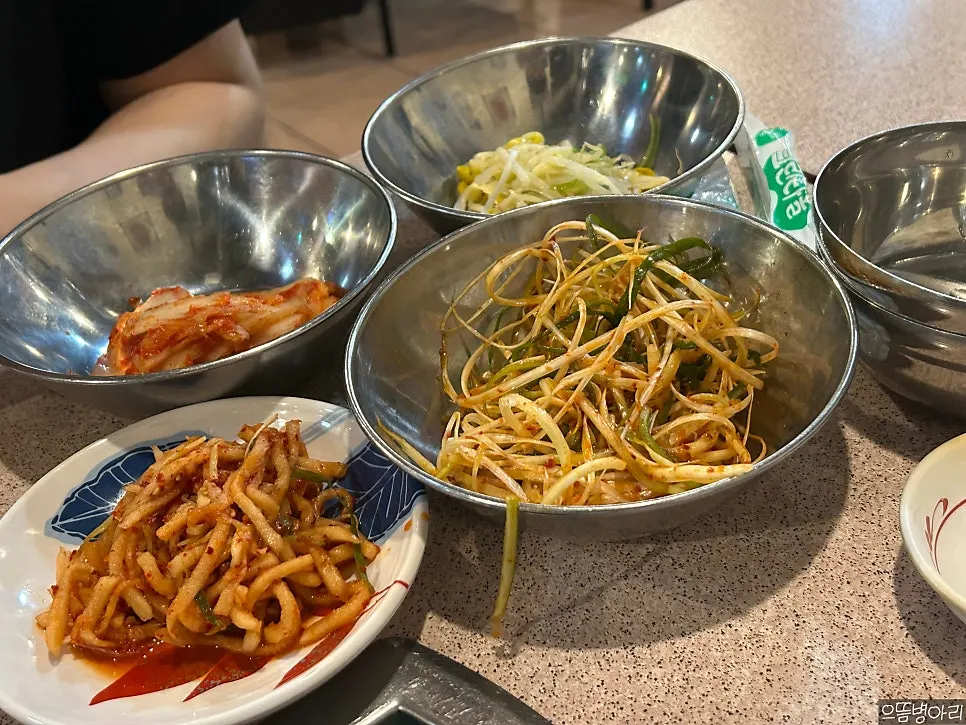 바삭하게 구워진 대패삼겹살