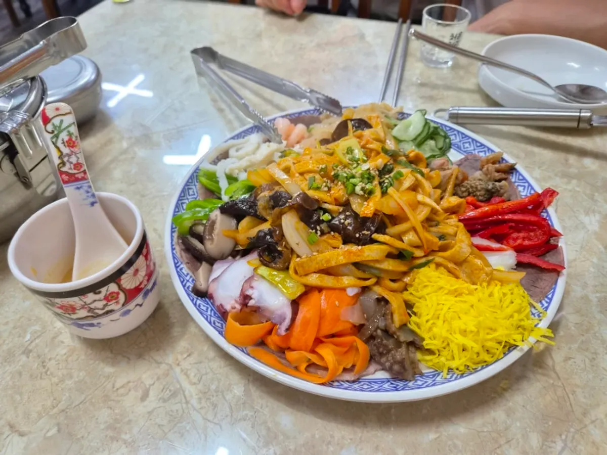 Chungmu gomtang and yangjangpi table spread at Chungmusik