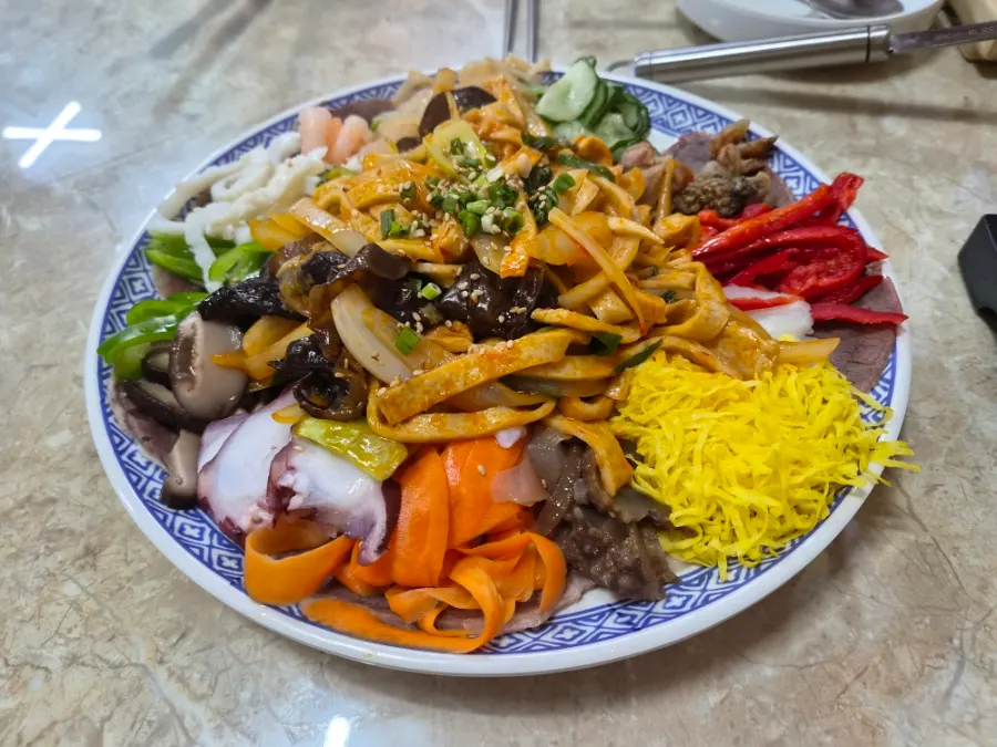 Plate of Chungmusik's signature yangjangpi