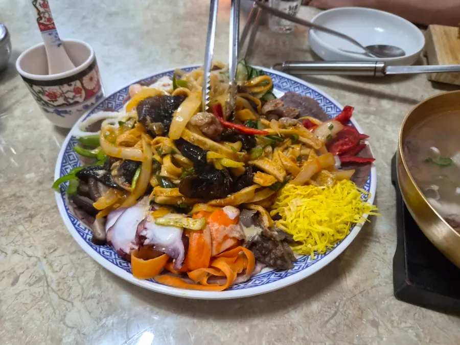 Mustard sauce served with the yangjangpi