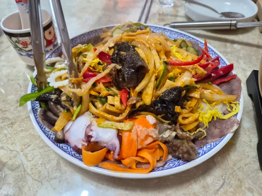 Yangjangpi mixed with mustard sauce
