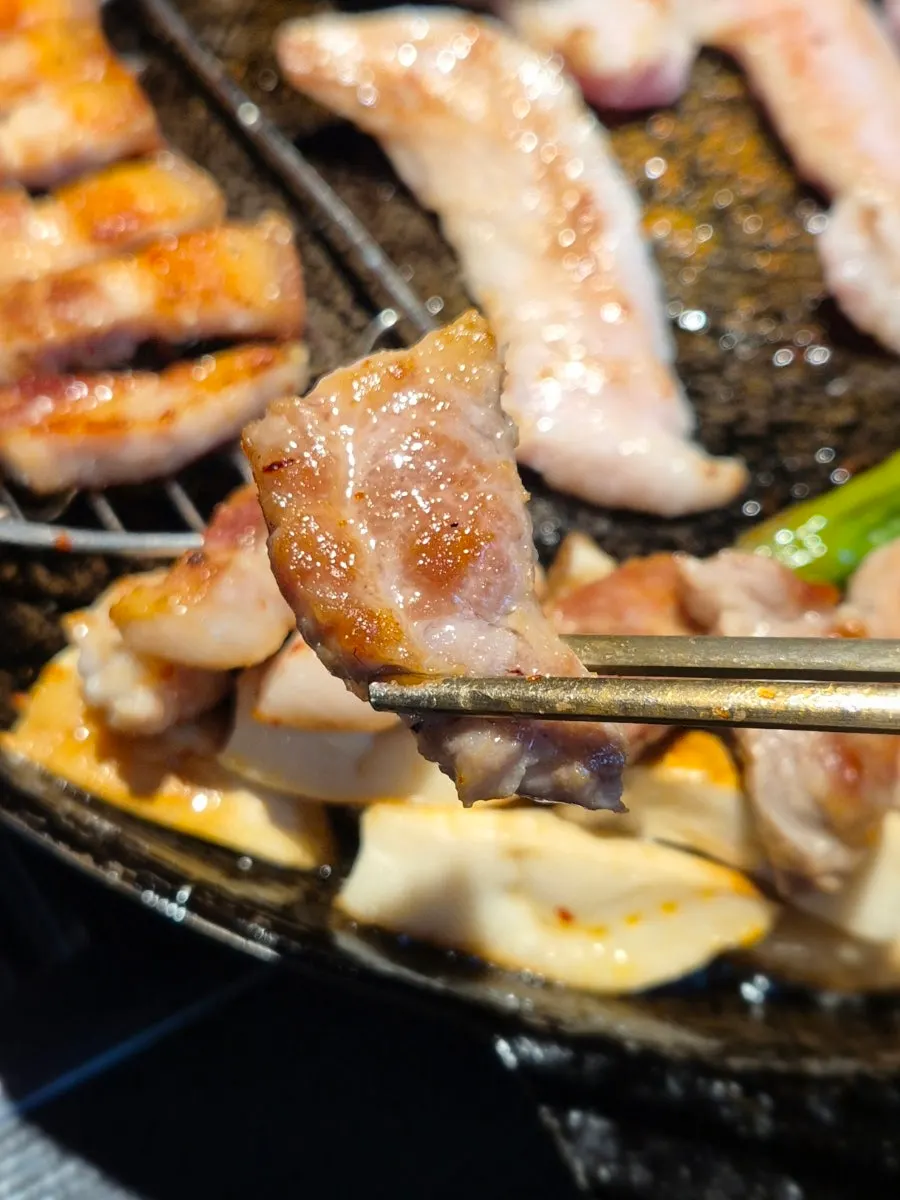 Cleanly grilled pork neck