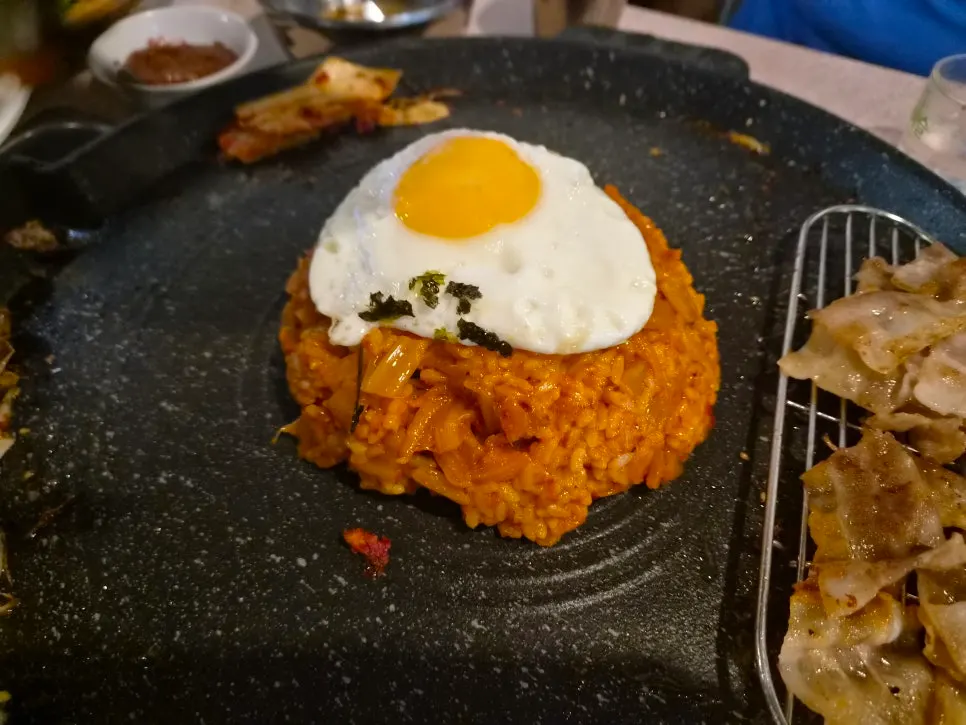 고기 기름에 볶은 교대패 볶음밥