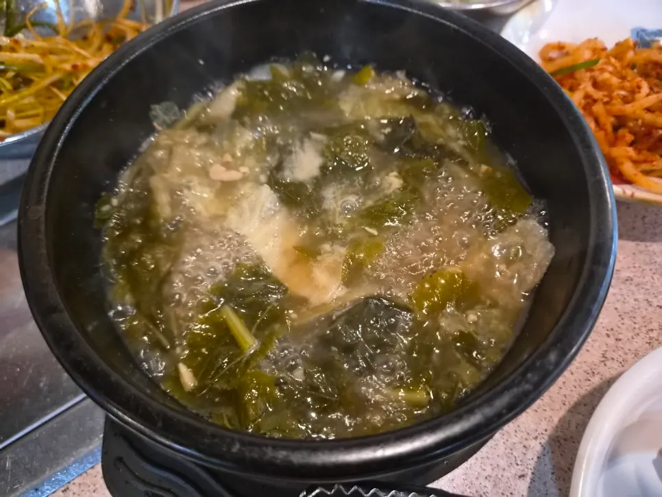 교대패 냉면과 식사 메뉴