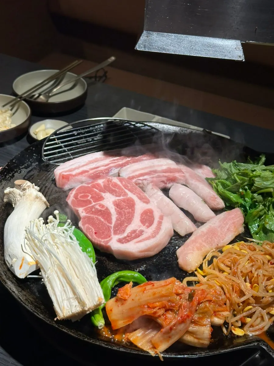 Plate of raw meat for the Sodangkkae combo set