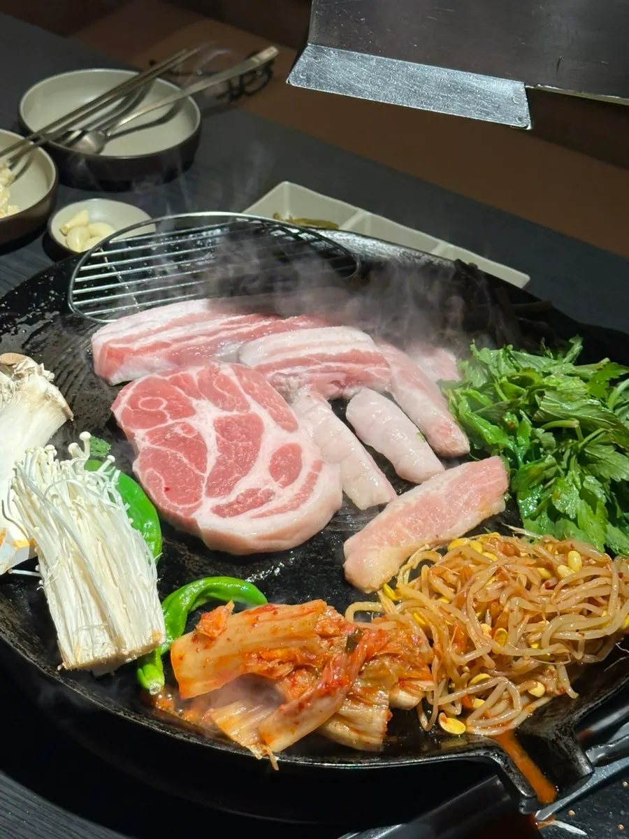 Combo set plate with pork belly, pork neck, and pork jowl together