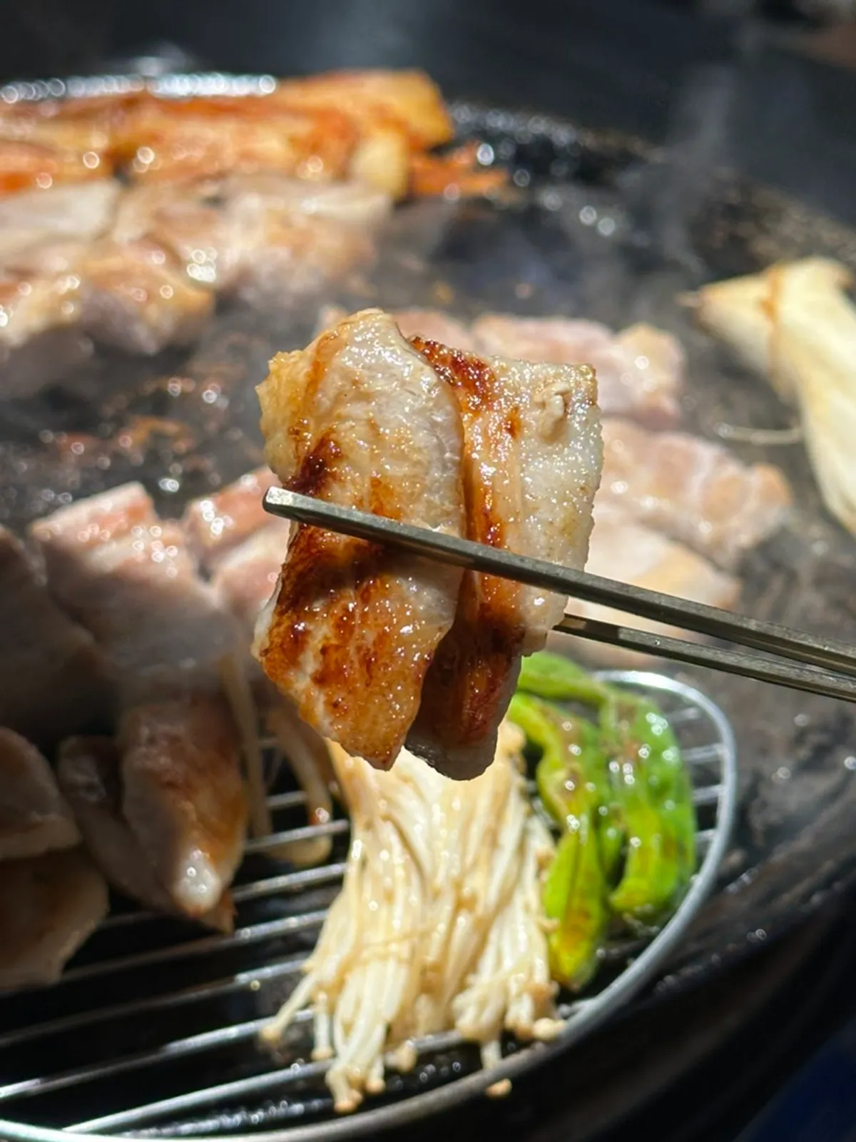 Well-grilled pork belly with side vegetables