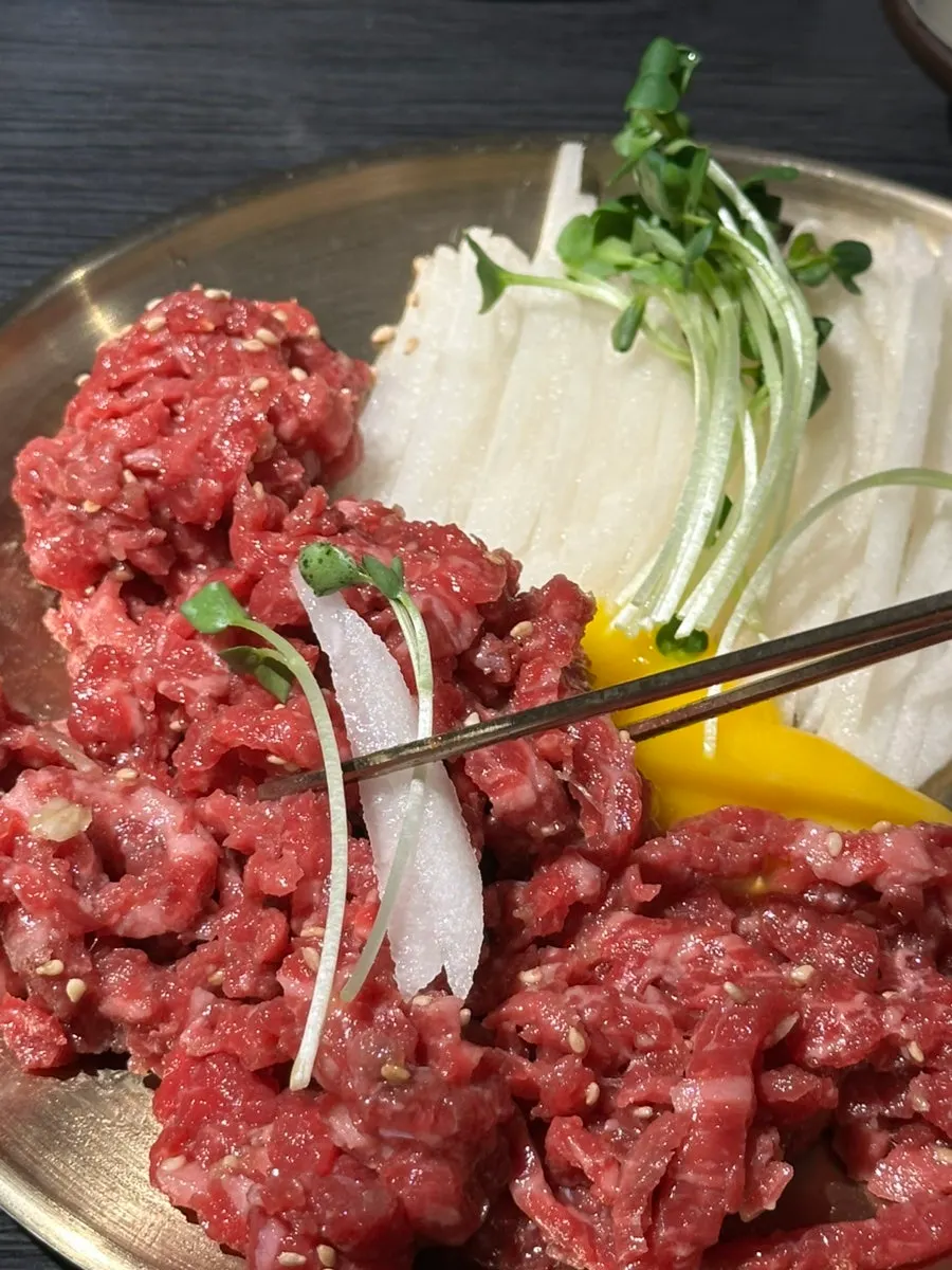 Plate combining meat and side dishes