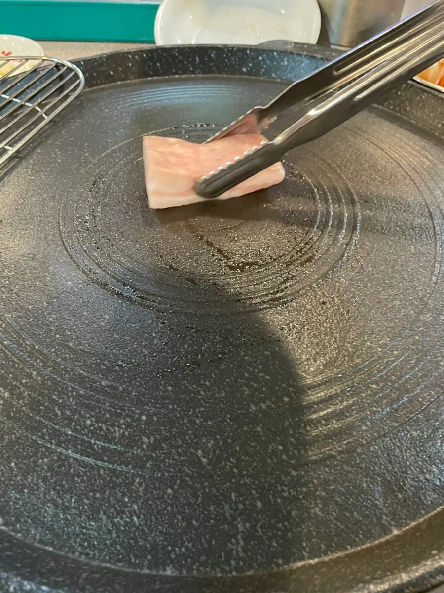 얇게 썰린 한돈 냉장 생대패 클로즈업