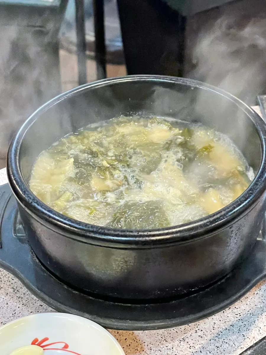 불판에서 익고 있는 대패 목살