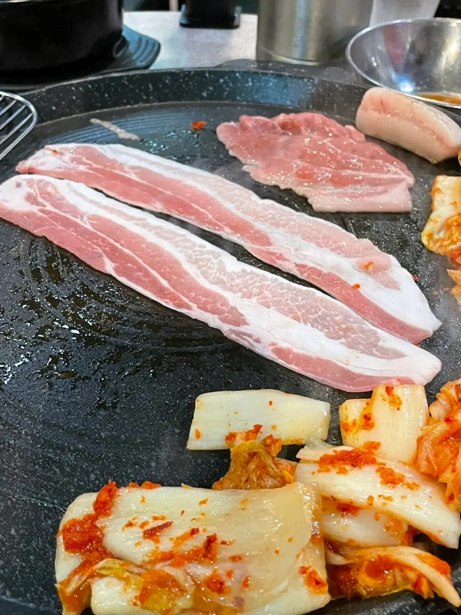 비법장에 찍은 대패삼겹 한 점
