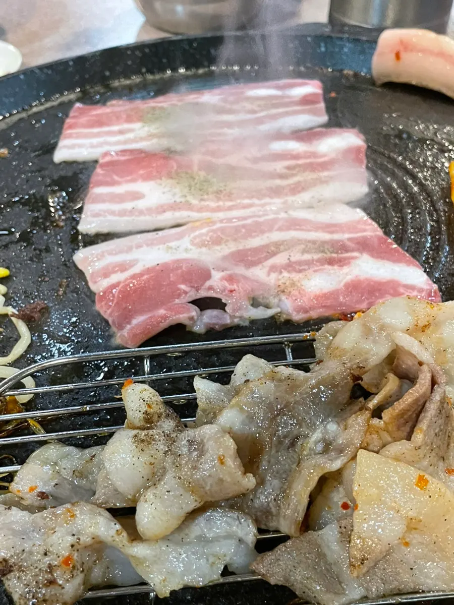 살얼음 육수가 따로 나온 비빔냉면