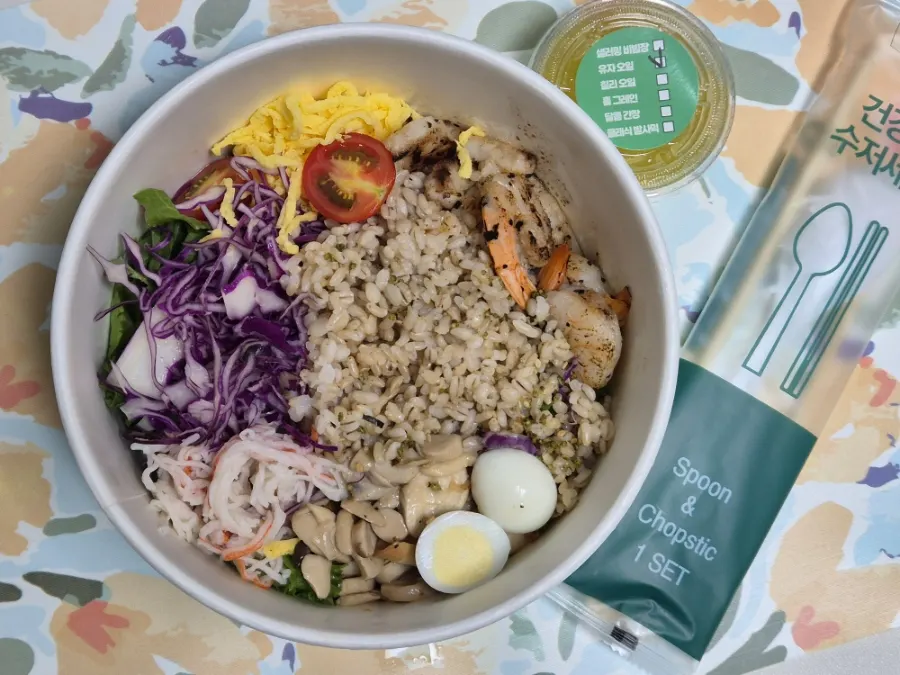 Takeout bowl of Salering's shrimp & scallop bibim poke