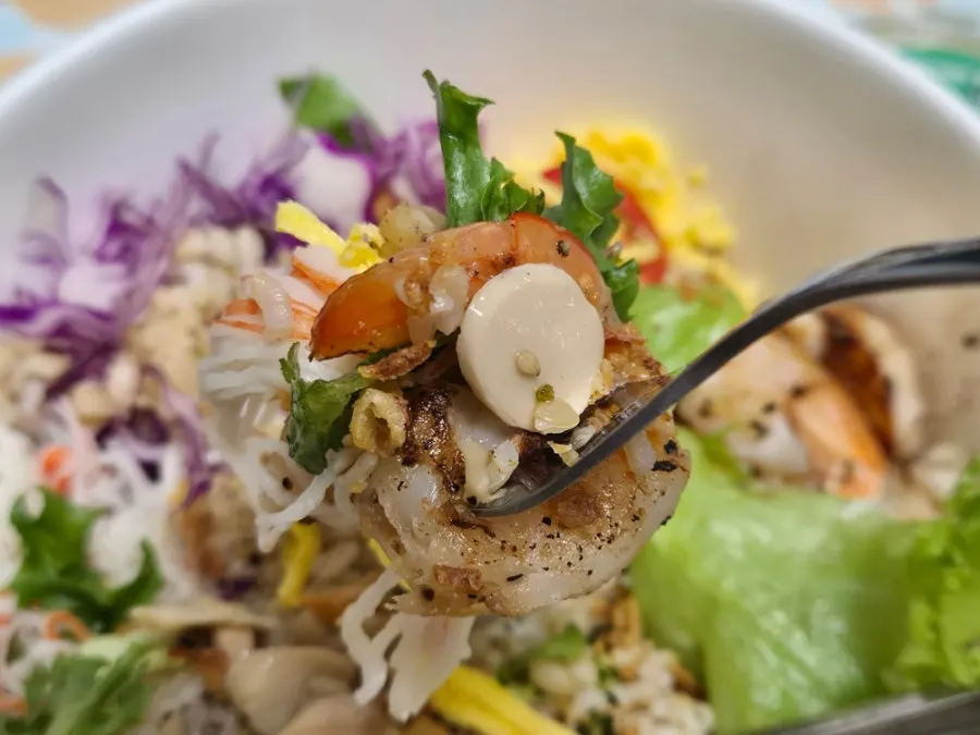 Smoky shrimp & scallop mixed with vegetables in the poke