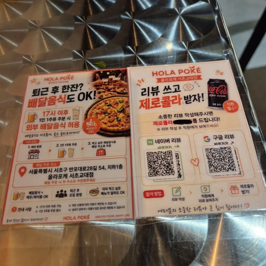 一人席とテーブル席がある店内