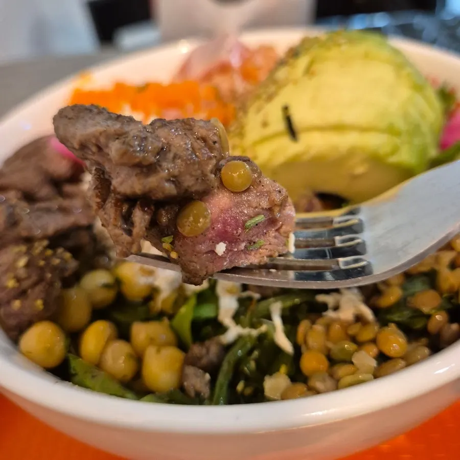 12種類以上の材料が盛られたポケ
