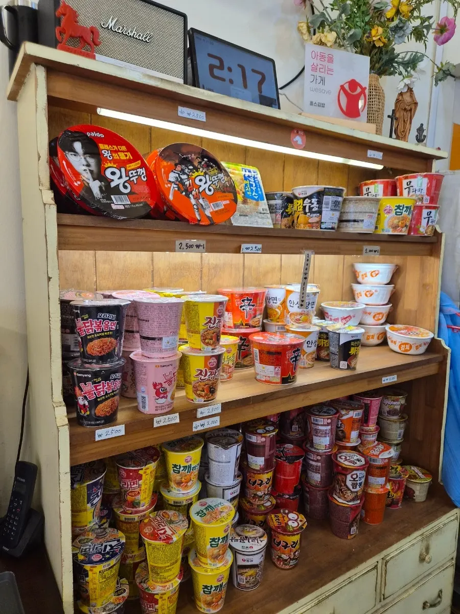 Self-service katsuobushi broth bar