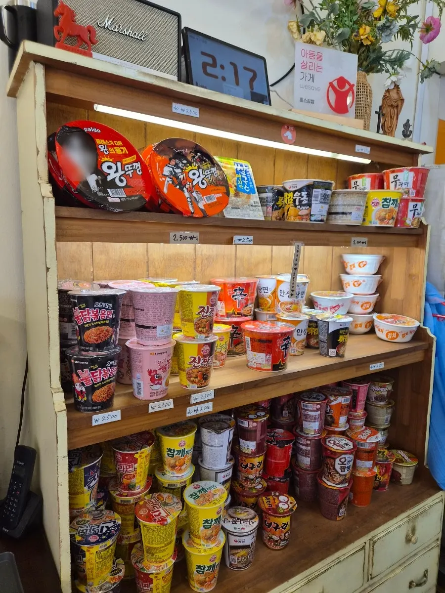 Self-service katsuobushi broth bar