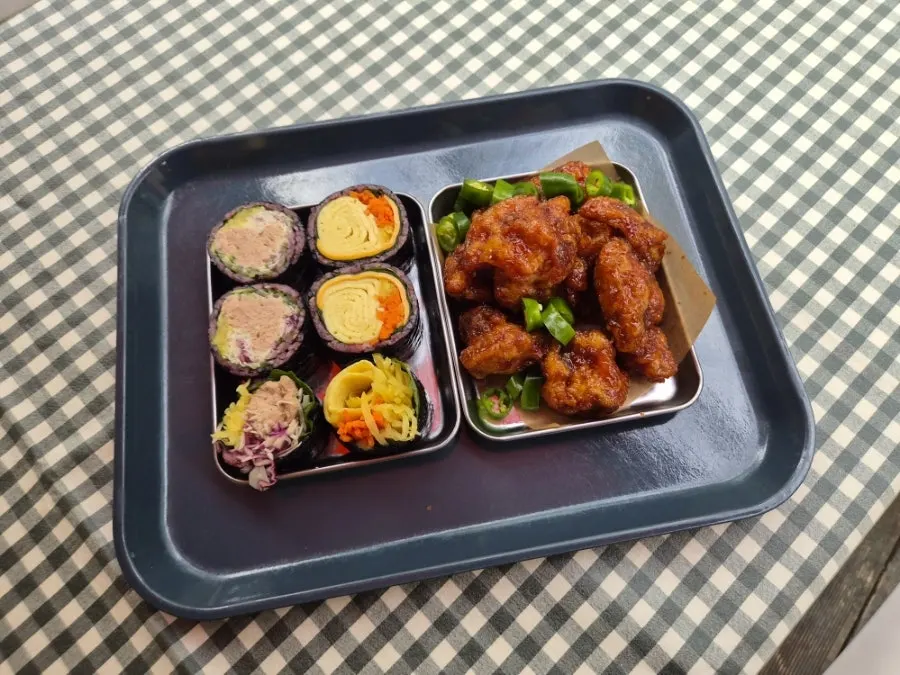 Ordered gimbap and Cheongyang chili chicken