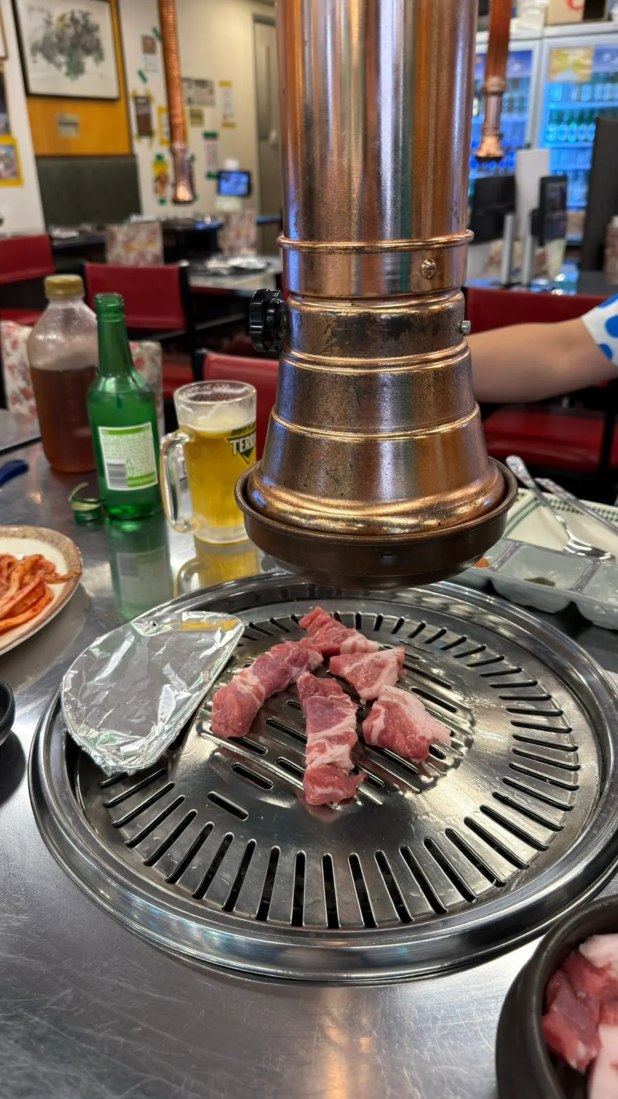 테이블에 놓인 소주와 생쏘맥