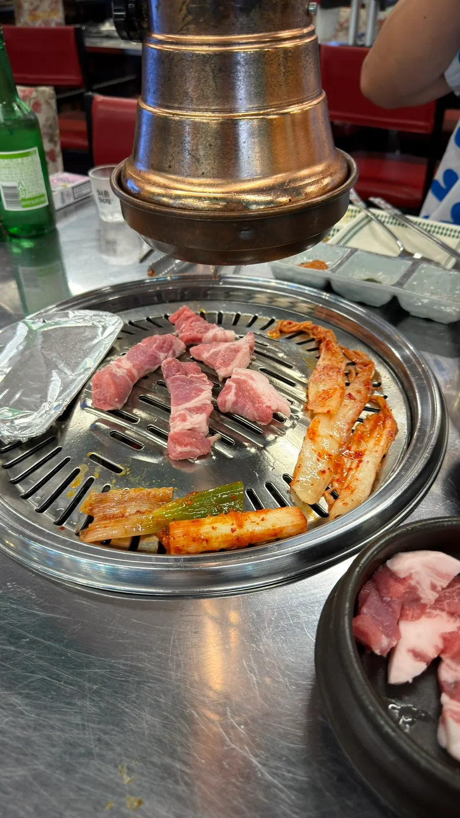 연탄불판 위에 줄줄이 올린 특목살