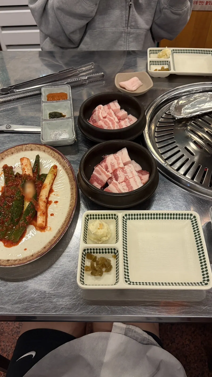 Basic side dishes including green onion kimchi and kimchi