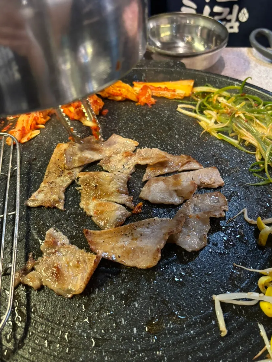 후추를 뿌려 구운 대패삼겹살