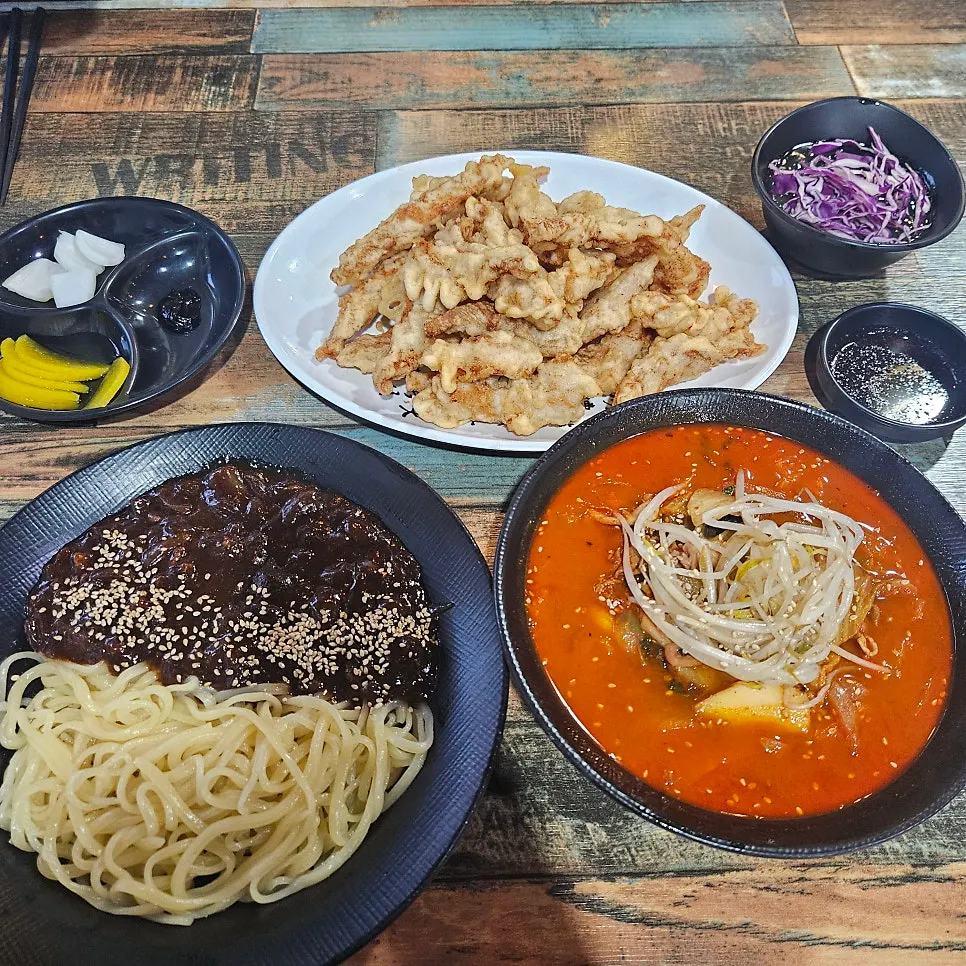 Basic side dishes including danmuji and onion
