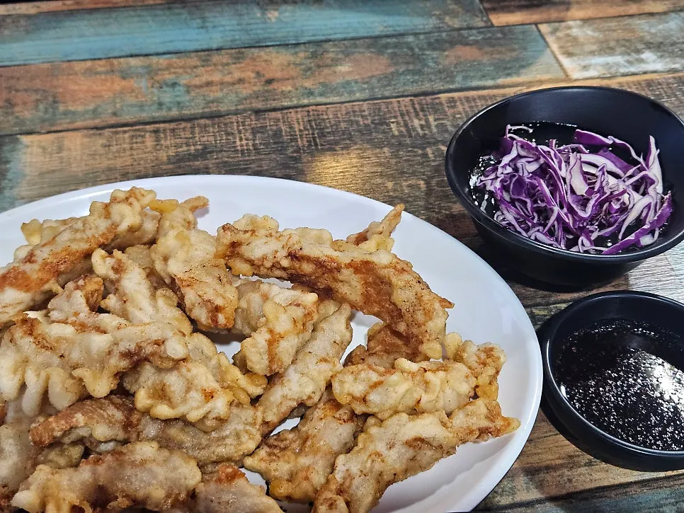 Gyodong Jjamppong's sweet-and-sour pork with large chunks of meat