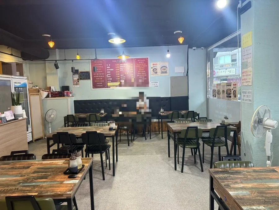 最先上桌的面包虾与糖醋肉