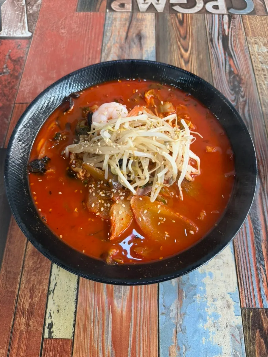 Spice level 3 jjamppong piled high with bean sprouts